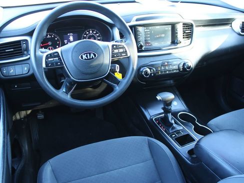 Used 2020 Kia Sorento LX FWD image 13