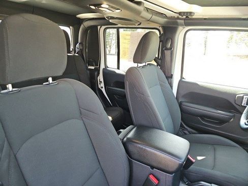 Used 2022 Jeep Gladiator Sport image 12