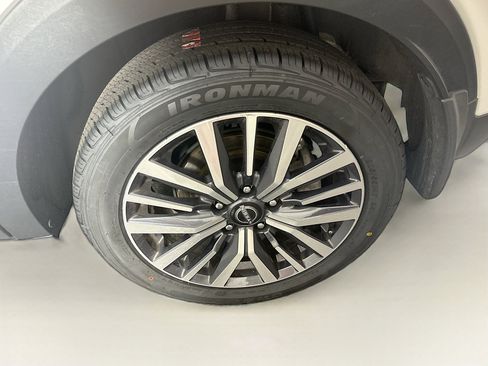 Used 2023 Nissan Kicks SV FWD image 11