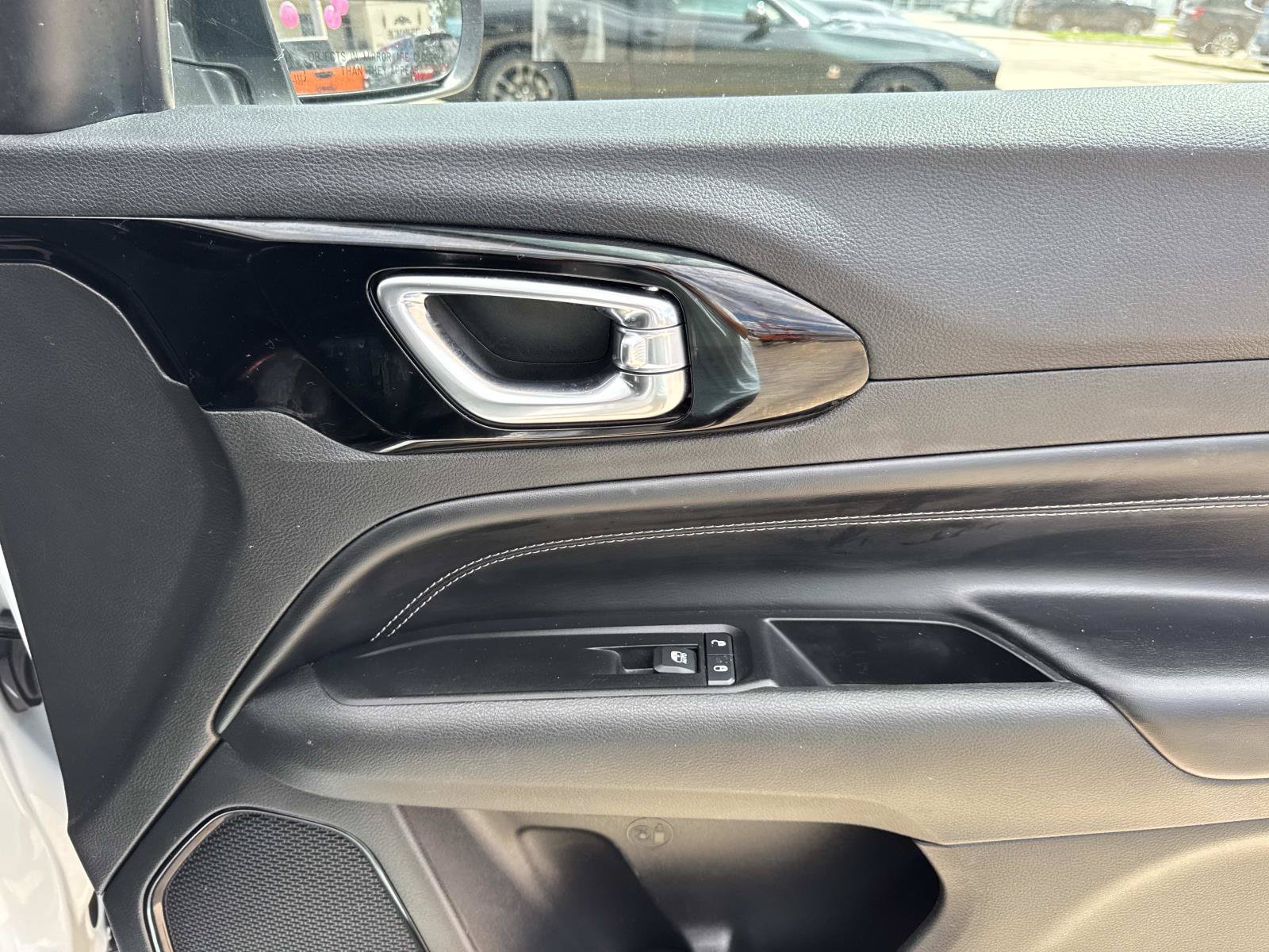 Used 2022 Jeep Compass Latitude FWD image 14