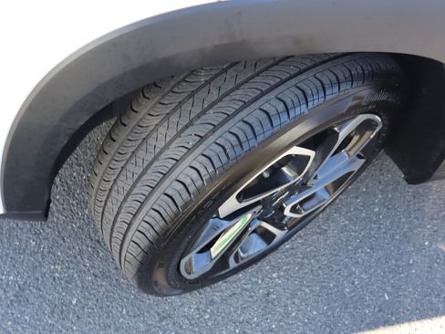 Certified 2024 Chevrolet Trax RS w/ Driver Confidence Package image 41