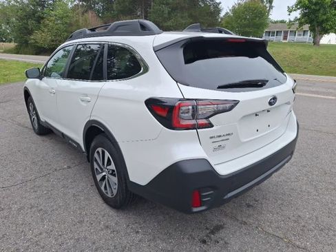 Used 2022 Subaru Outback Premium AWD/4WD image 5