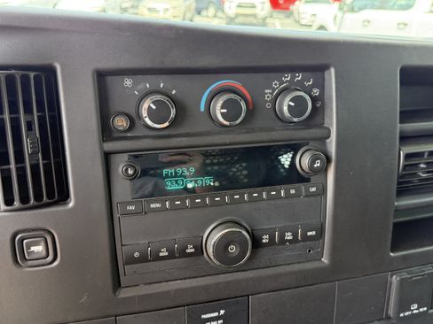Used 2021 GMC Savana 2500 w/ Driver Convenience Package RWD image 18