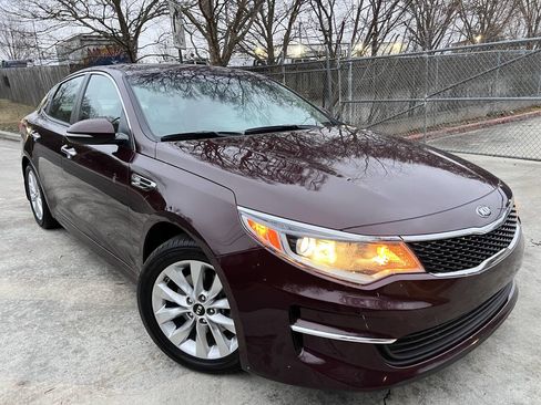 Used 2018 Kia Optima LX w/ Convenience Package image 2