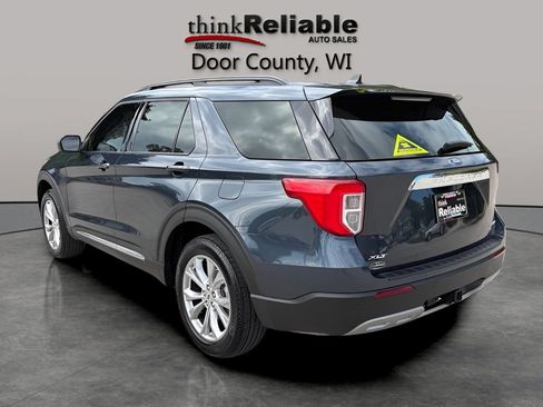 Used 2024 Ford Explorer XLT AWD/4WD image 3