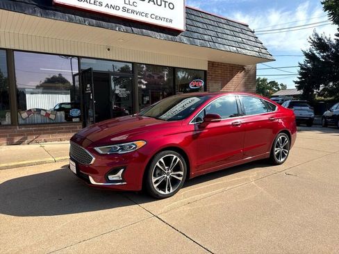 Used 2019 Ford Fusion Titanium image 2