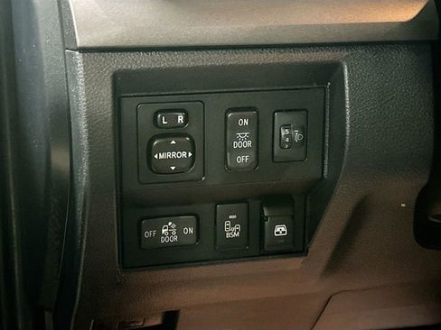 Used 2017 Toyota Tundra SR5 image 11