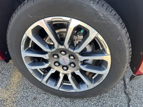 Used 2022 GMC Acadia Denali w/ Denali Ultimate Package image 12