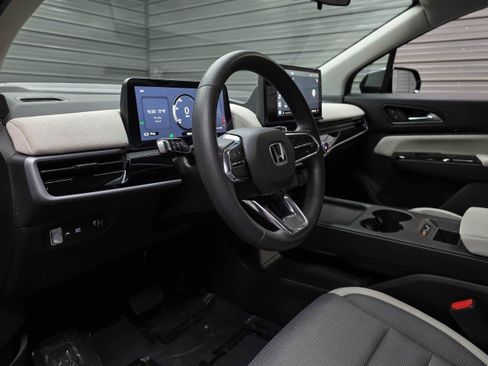 Used 2025 Honda Prologue EX image 11