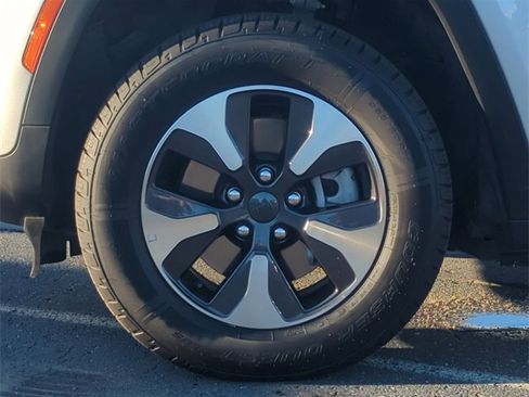 Used 2024 Jeep Grand Cherokee Limited 4xe image 10