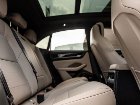 Certified 2025 Porsche Macan 4 Electric image 36