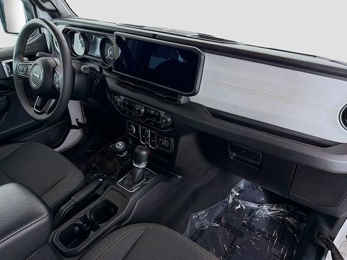 Used 2025 Jeep Gladiator Sport AWD/4WD image 17
