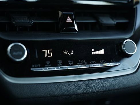 Used 2023 Toyota Corolla LE image 38