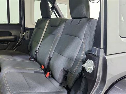 Used 2025 Jeep Wrangler Unlimited Sahara AWD/4WD image 21