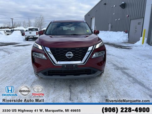 Used 2023 Nissan Rogue SV w/ SV Premium B Package image 2