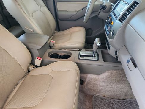 Used 2014 Nissan Frontier SL image 13