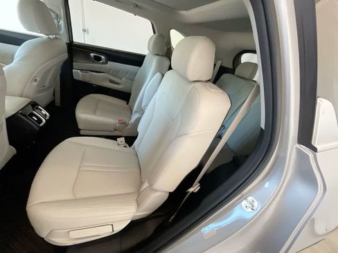 Used 2023 Kia Sorento SX Prestige w/ Panoramic Sunroof Package AWD/4WD image 23