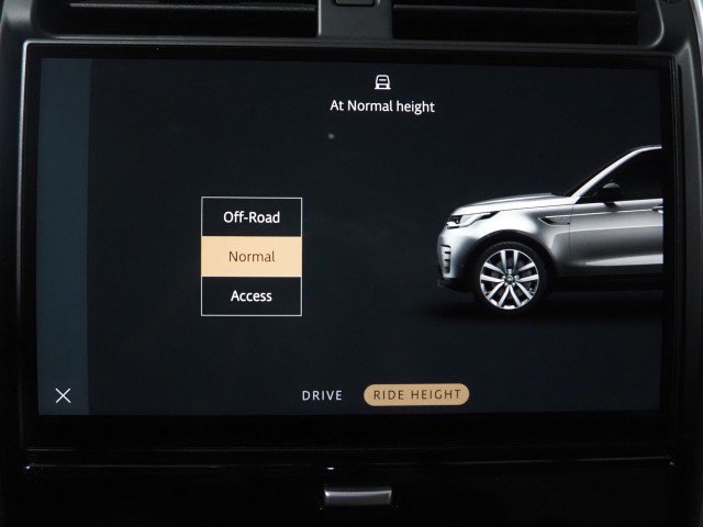 Used 2024 Land Rover Discovery Dynamic SE AWD/4WD image 44