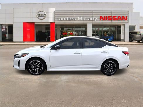 Used 2025 Nissan Sentra SR w/ Lighting Package image 6