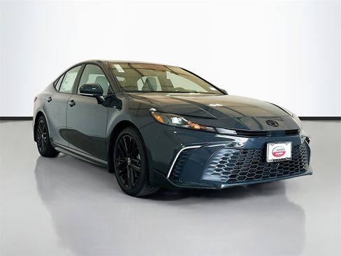 New 2026 Toyota Camry SE image 3