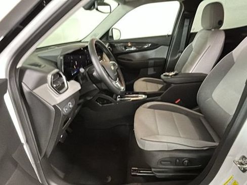 Used 2024 Chevrolet TrailBlazer LT w/ Convenience Package AWD/4WD image 11