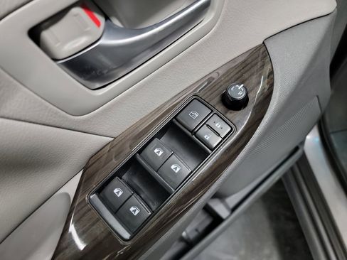 Used 2017 Toyota Sienna XLE image 14