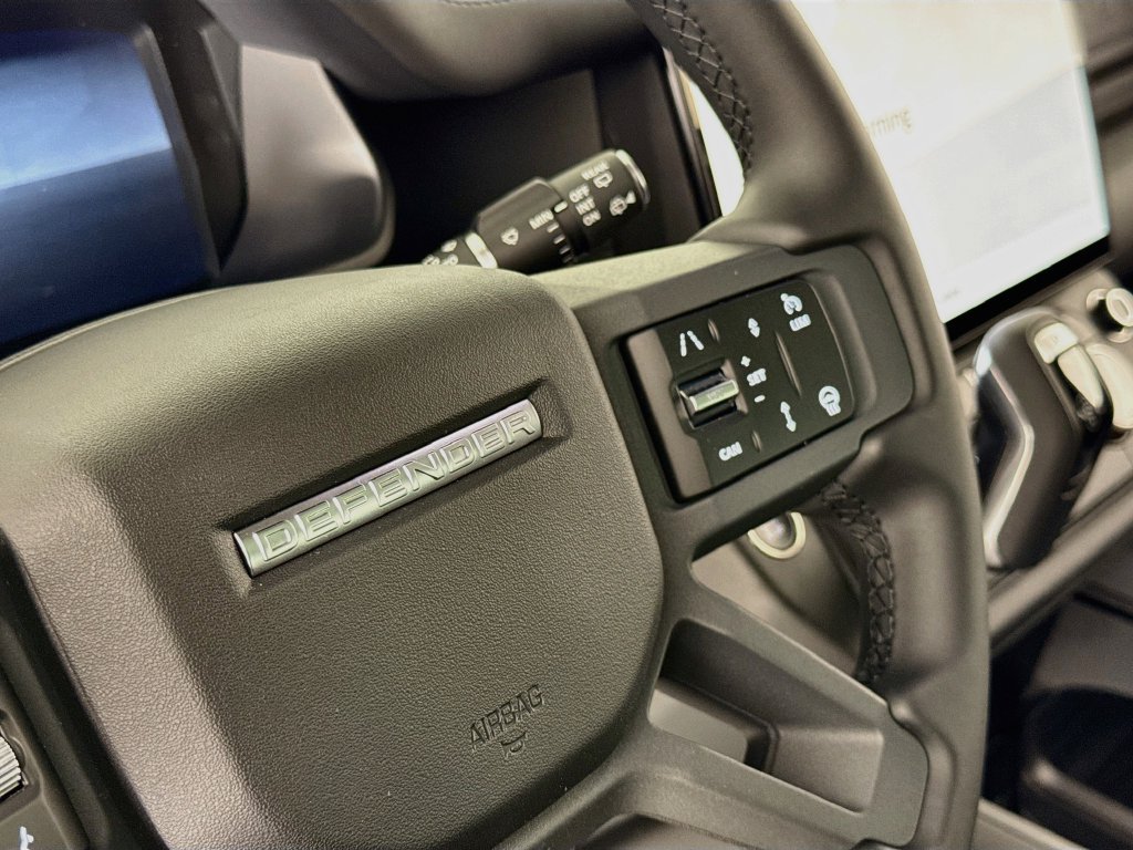 Used 2026 Land Rover Defender 110 X-Dynamic SE AWD/4WD image 19