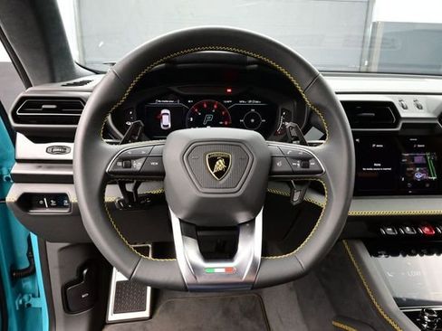Used 2025 Lamborghini Urus SE AWD/4WD image 8