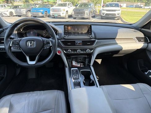 Used 2018 Honda Accord Touring image 4