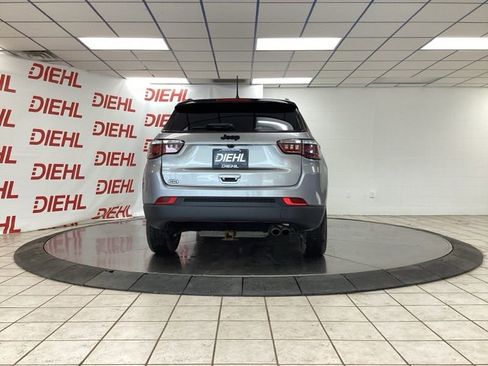 Used 2019 Jeep Compass Latitude FWD image 6