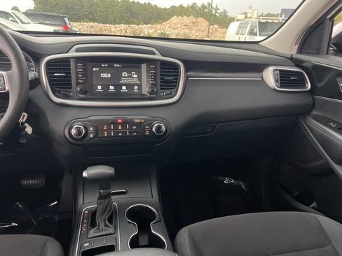 Used 2019 Kia Sorento FWD image 14