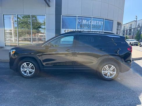 Used 2022 GMC Terrain SLE w/ Driver Convenience Package AWD/4WD image 2