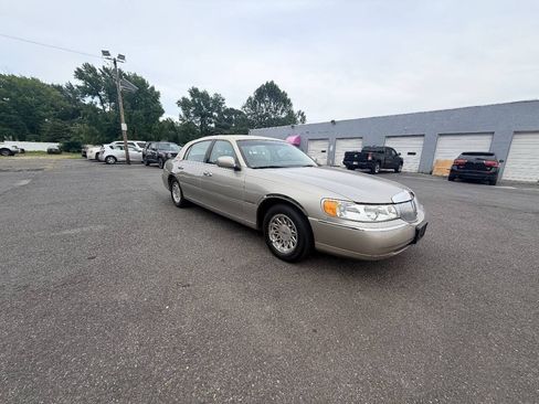 Used 1999 Lincoln Town Car Signature RWD image 22