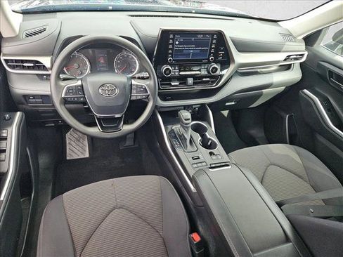 Used 2021 Toyota Highlander L image 16