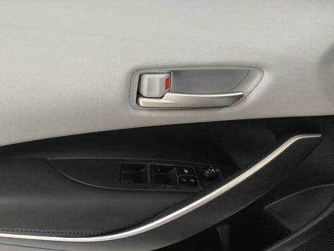 Used 2021 Toyota Corolla SE w/ SE Premium Package FWD image 27