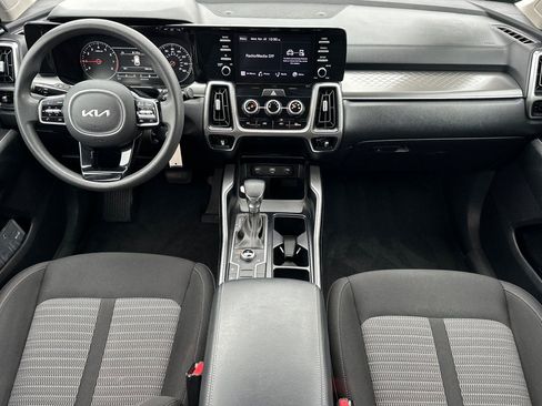 Used 2022 Kia Sorento LX AWD/4WD image 13