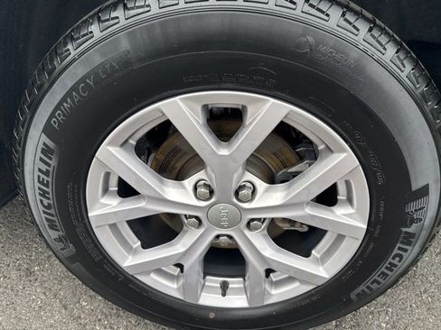 Certified 2022 Jeep Grand Cherokee Limited image 9