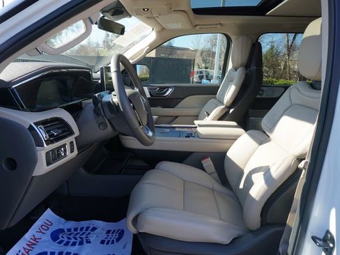 Used 2023 Lincoln Navigator Reserve image 9