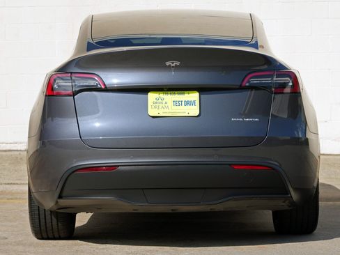 Used 2022 Tesla Model Y Long Range AWD/4WD image 11