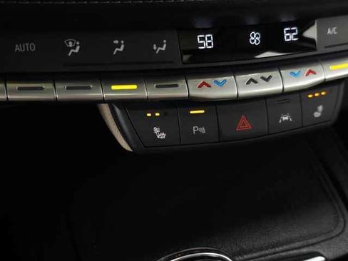 Used 2023 Cadillac XT4 Luxury w/ Cold Weather Package image 28