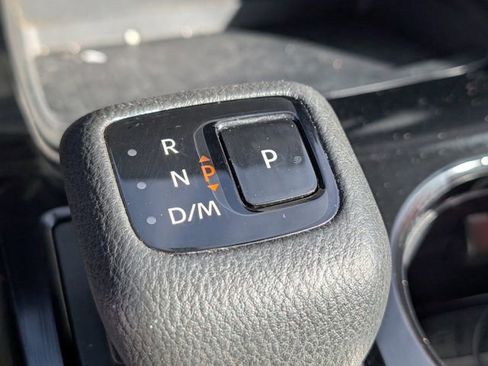 Used 2024 Nissan Rogue S image 29