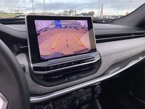 Used 2024 Jeep Compass Latitude image 35