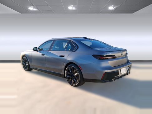 Used 2026 BMW i7 xDrive60 w/ Premium Package AWD/4WD image 3