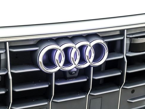 Used 2023 Audi Q8 Premium Plus w/ Premium Plus Package image 13