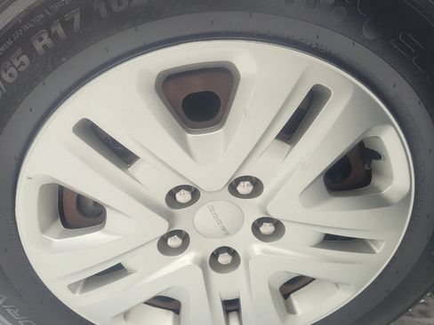 Used 2018 Dodge Grand Caravan SE w/ UConnect Hands-Free Group image 32