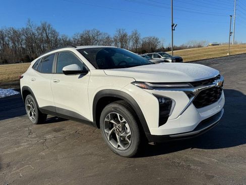 New 2026 Chevrolet Trax LT image 2