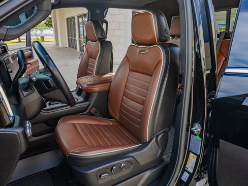 Used 2024 GMC Sierra 3500 Denali Ultimate image 30