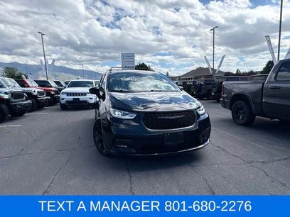 Used 2025 Chrysler Pacifica Limited