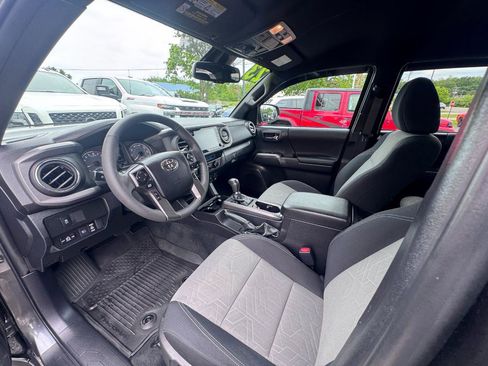 Used 2023 Toyota Tacoma TRD Off-Road AWD/4WD image 15