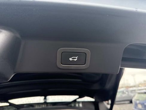 Used 2018 Jaguar F-PACE Prestige image 9